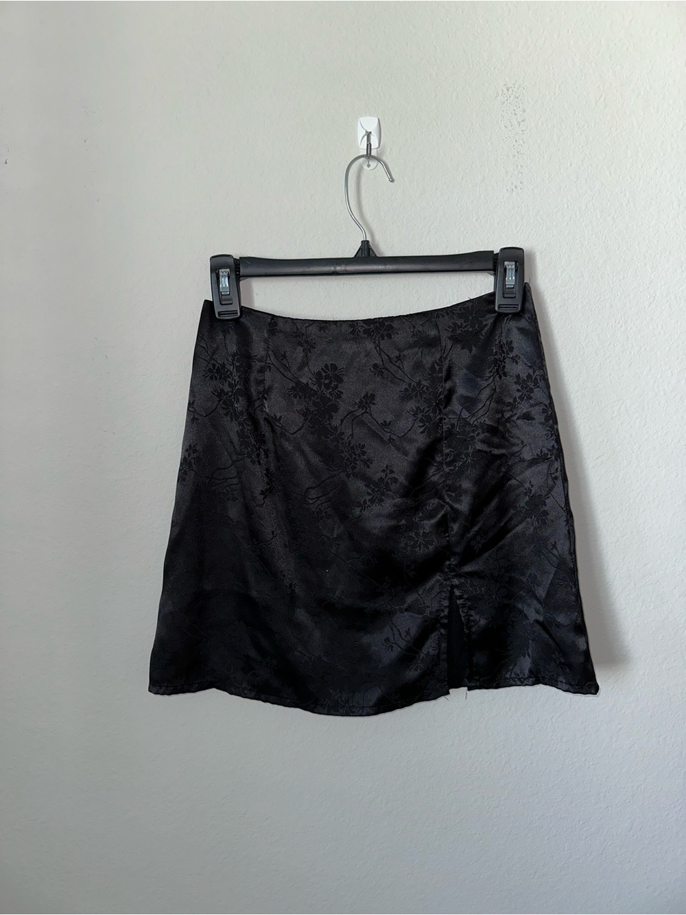 Francesca's Collections Black Floral Jacquard Mini Skirt